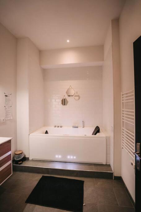 Ultimate Comfort ! Jacuzzi & Sauna. เบอซองซง ภายนอก รูปภาพ